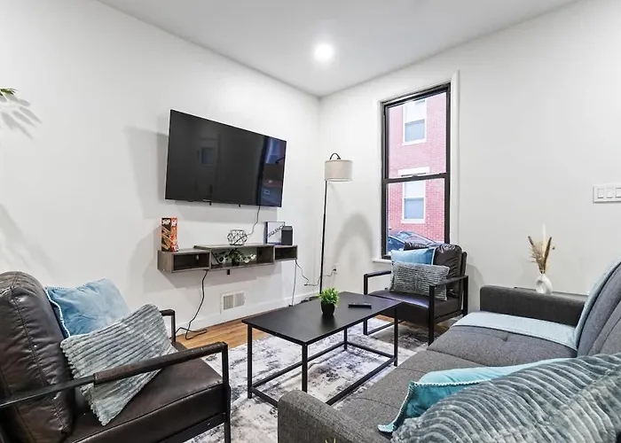 Near Stadium 2 Bdrm House W Fire Pit Free Wifi