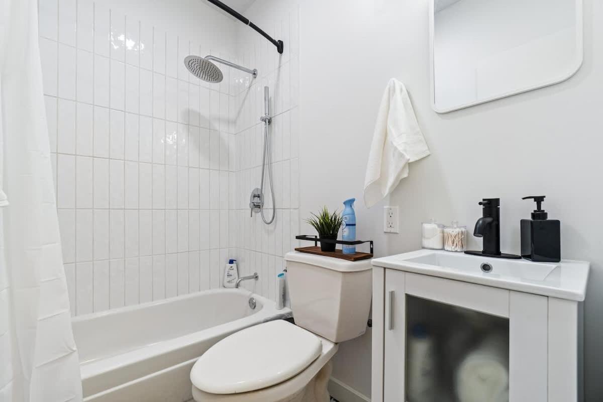 Near Stadium 2 Bdrm House W Fire Pit Free Wifi *