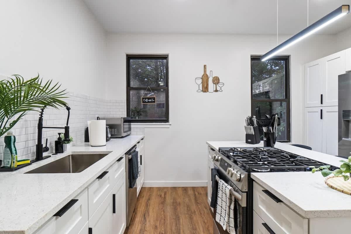 Near Stadium 2 Bdrm House W Fire Pit Free Wifi