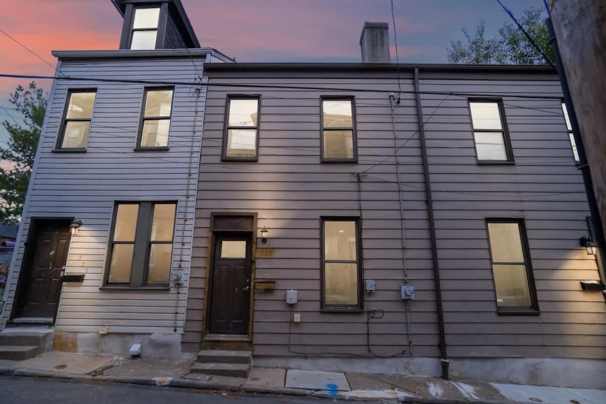 Near Stadium 2 Bdrm House W Fire Pit Free Wifi Holiday home Pittsburgh